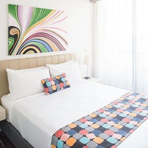 Deluxe One-Bedroom Apartment